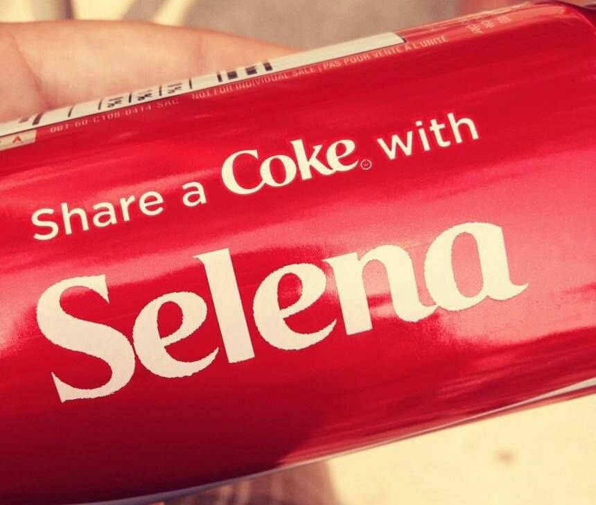 Chiến dịch share a coke của coca cola in những cái tên phổ biến lên thân lon Chiến dịch share a coke của coca cola in những cái tên phổ biến lên thân lon