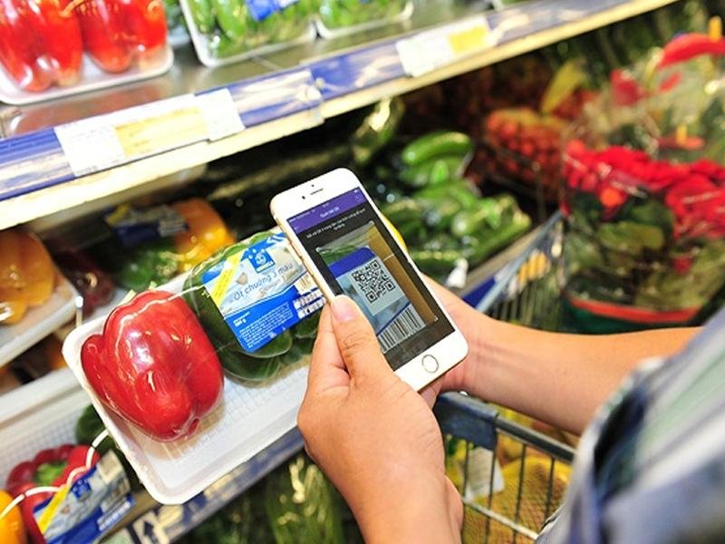 Mã QR trên bao bì giúp người tiêu dùng truy xuất thông tin về nguồn gốc nguyên liệu, quy trình sản xuất và các chứng nhận của sản phẩm. Mã QR trên bao bì giúp người tiêu dùng truy xuất thông tin về nguồn gốc nguyên liệu, quy trình sản xuất và các chứng nhận của sản phẩm.
