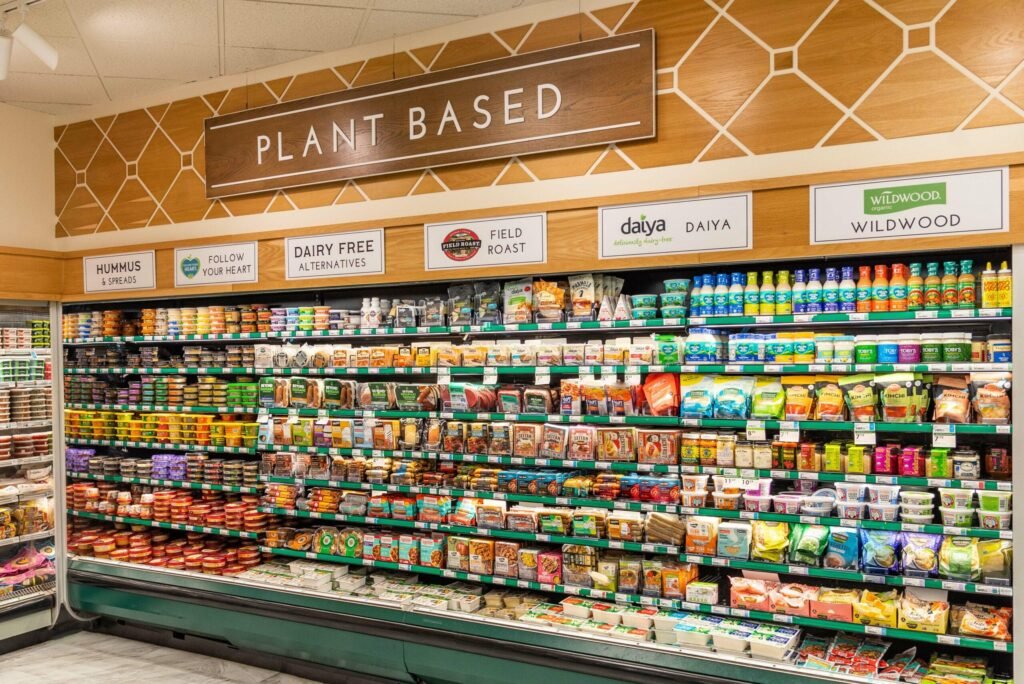 Nhiều kệ hàng được dành riêng để bán các thực phẩm plant based