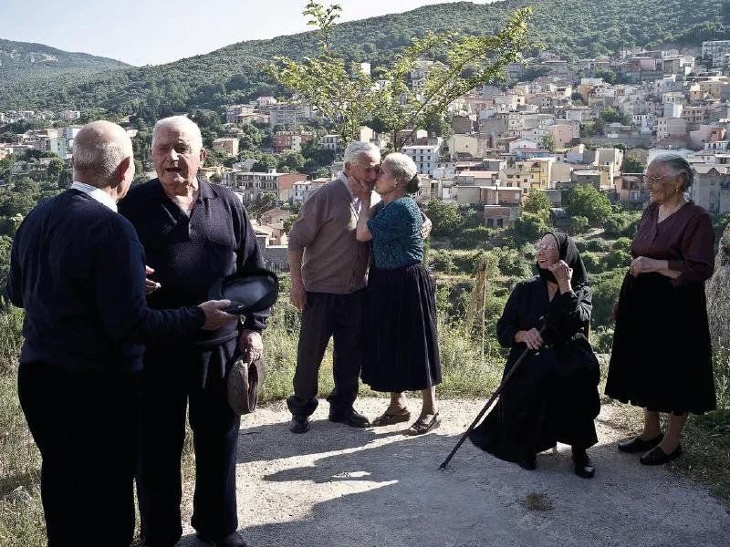 người dân vùng Sardinia (Ý) có tuổi thọ trên 100 tuổi nhờ áp dụng chế độ ăn địa trung hải hằng ngày