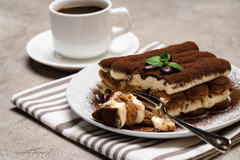 Cà phê góp phần tạo nên nét đặc trưng của tiramisu Cà phê góp phần tạo nên nét đặc trưng của tiramisu